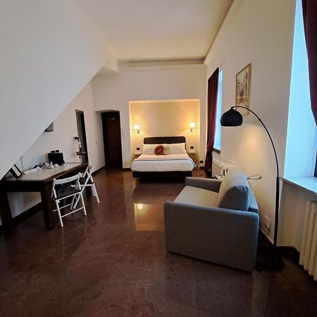 Palazzo Cusani Charming Rooms 韦尔切利 外观 照片