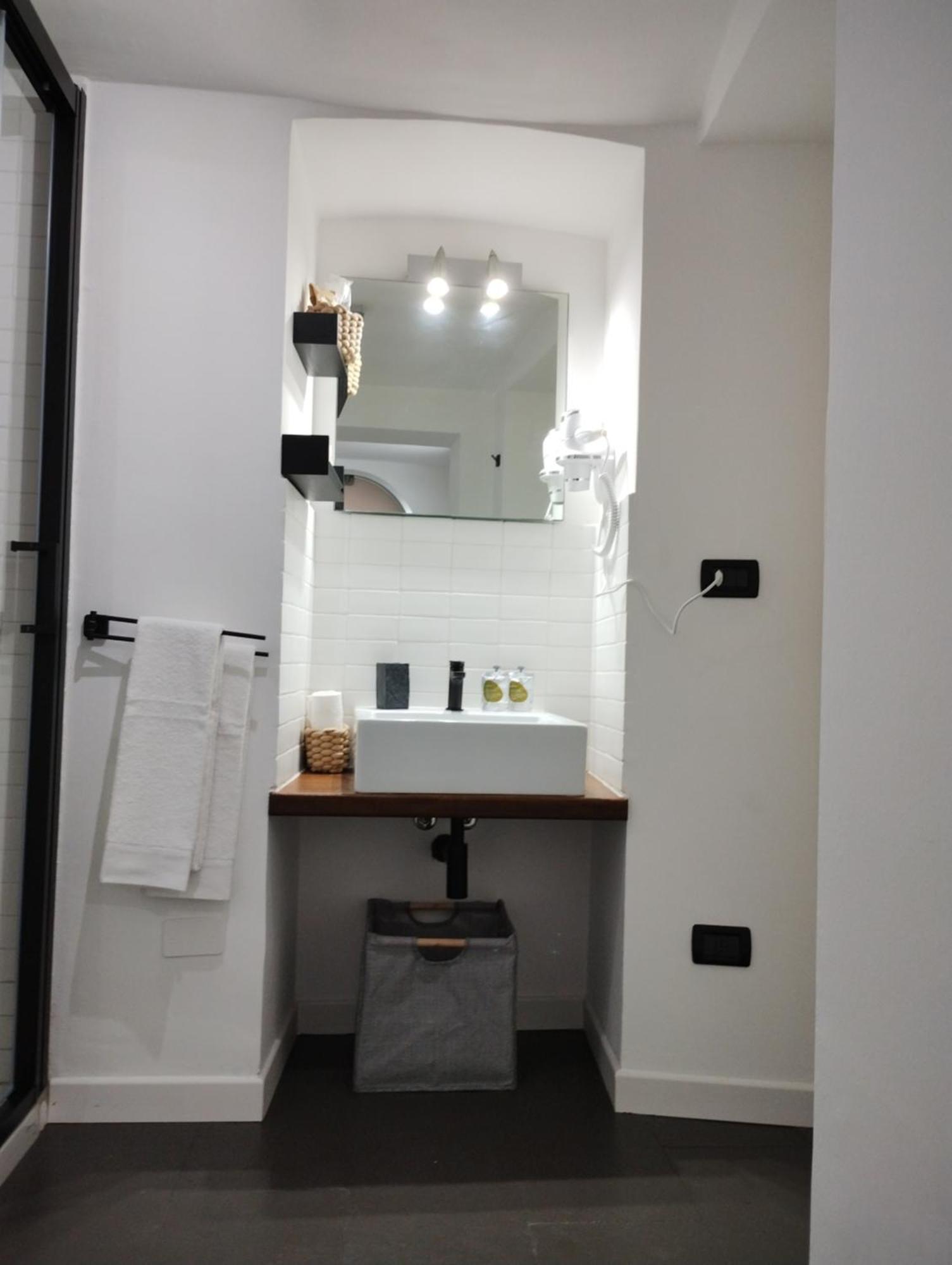 Palazzo Cusani Charming Rooms 韦尔切利 外观 照片