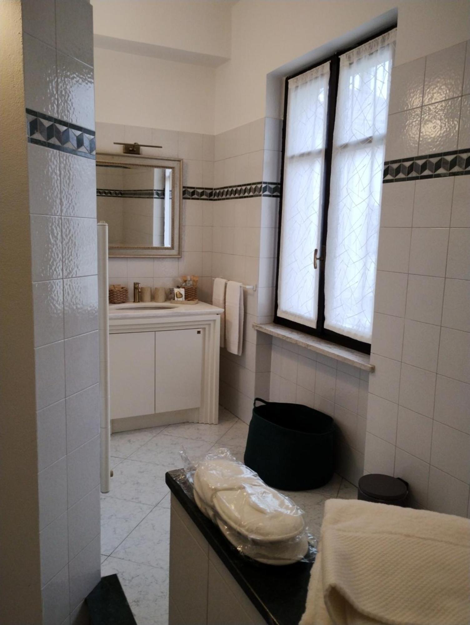 Palazzo Cusani Charming Rooms 韦尔切利 外观 照片