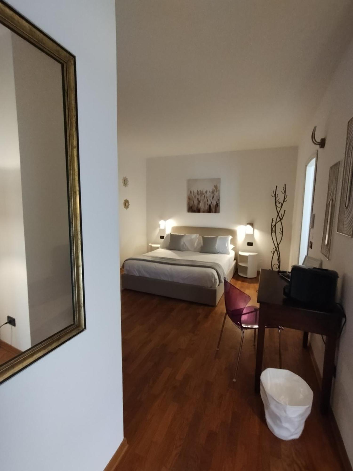 Palazzo Cusani Charming Rooms 韦尔切利 外观 照片