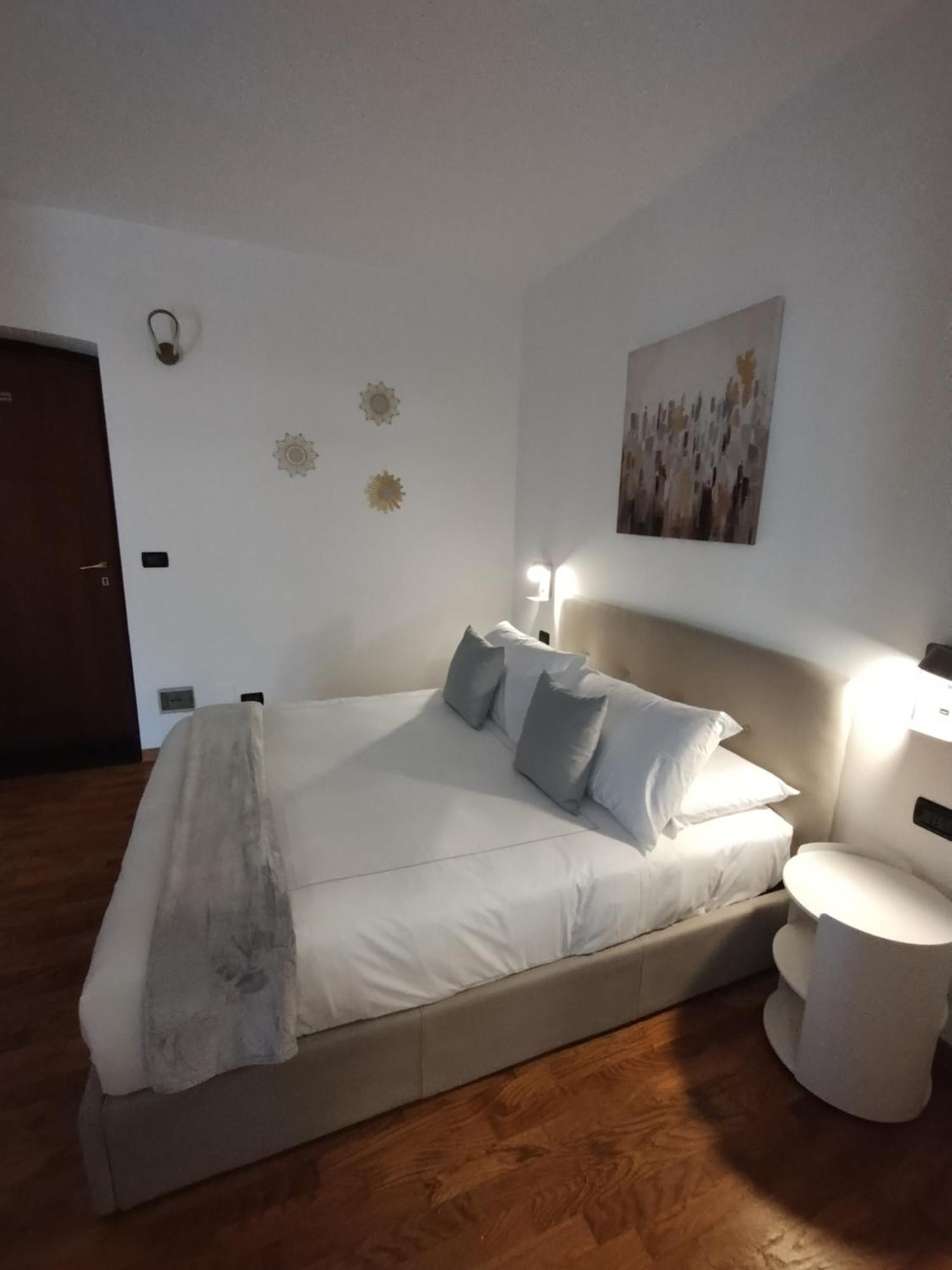 Palazzo Cusani Charming Rooms 韦尔切利 外观 照片