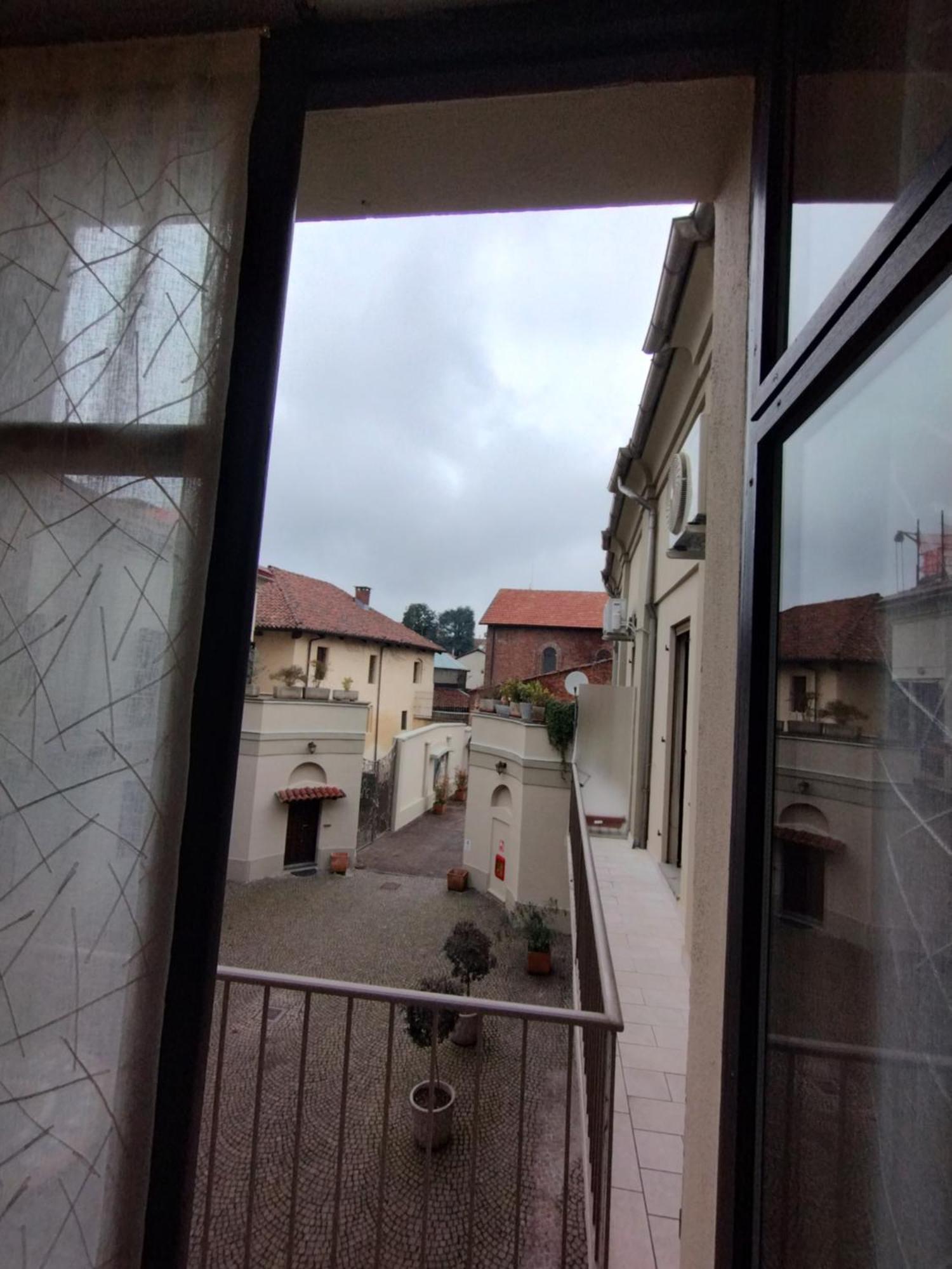 Palazzo Cusani Charming Rooms 韦尔切利 外观 照片