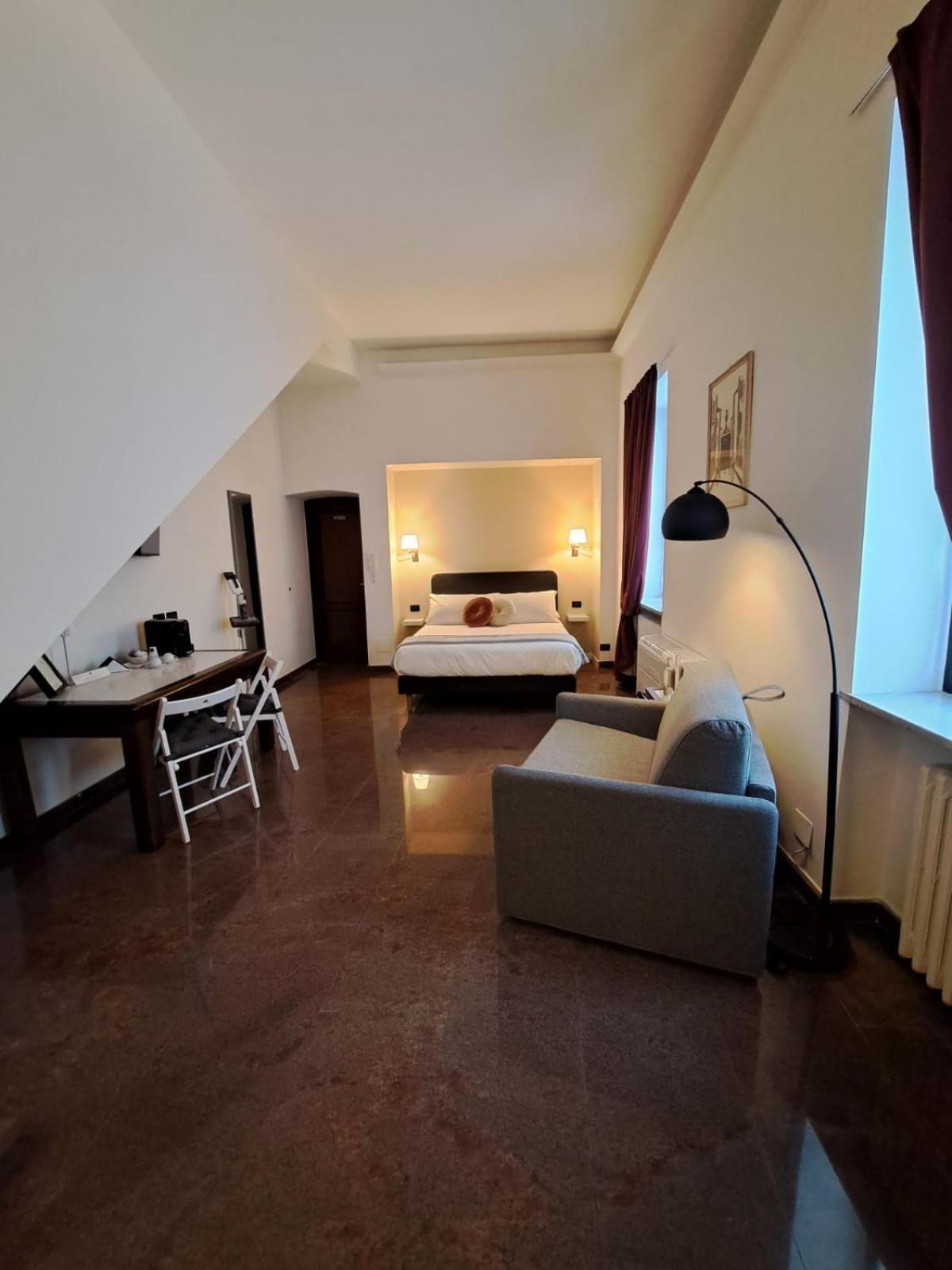 Palazzo Cusani Charming Rooms 韦尔切利 外观 照片