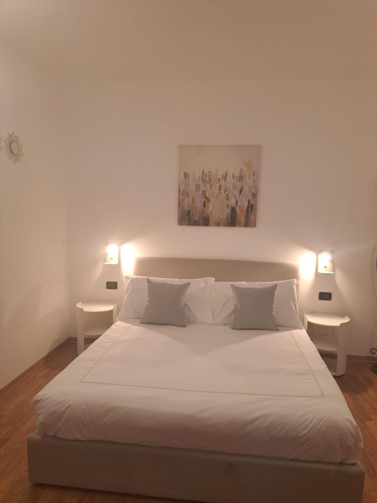 Palazzo Cusani Charming Rooms 韦尔切利 外观 照片