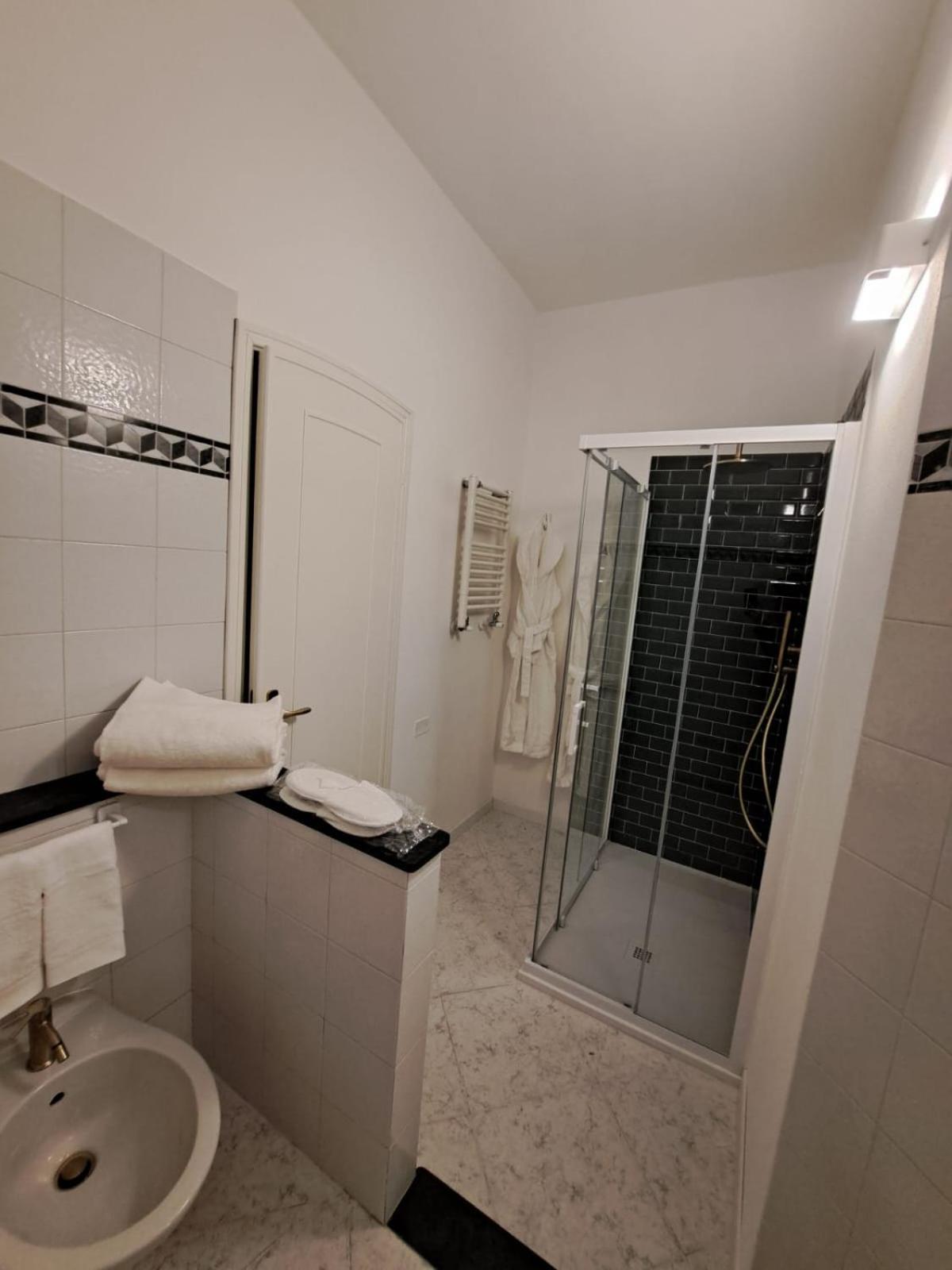 Palazzo Cusani Charming Rooms 韦尔切利 外观 照片